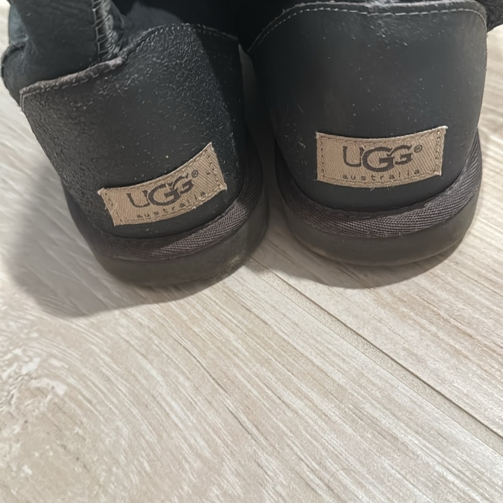 Gray Metallic Genuine UGG Australia Women’s Tall size 7 - Picture 2 of 4